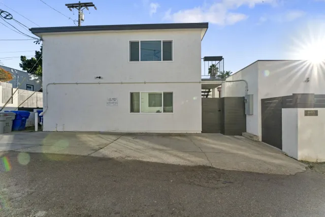 a view of back yard of the house