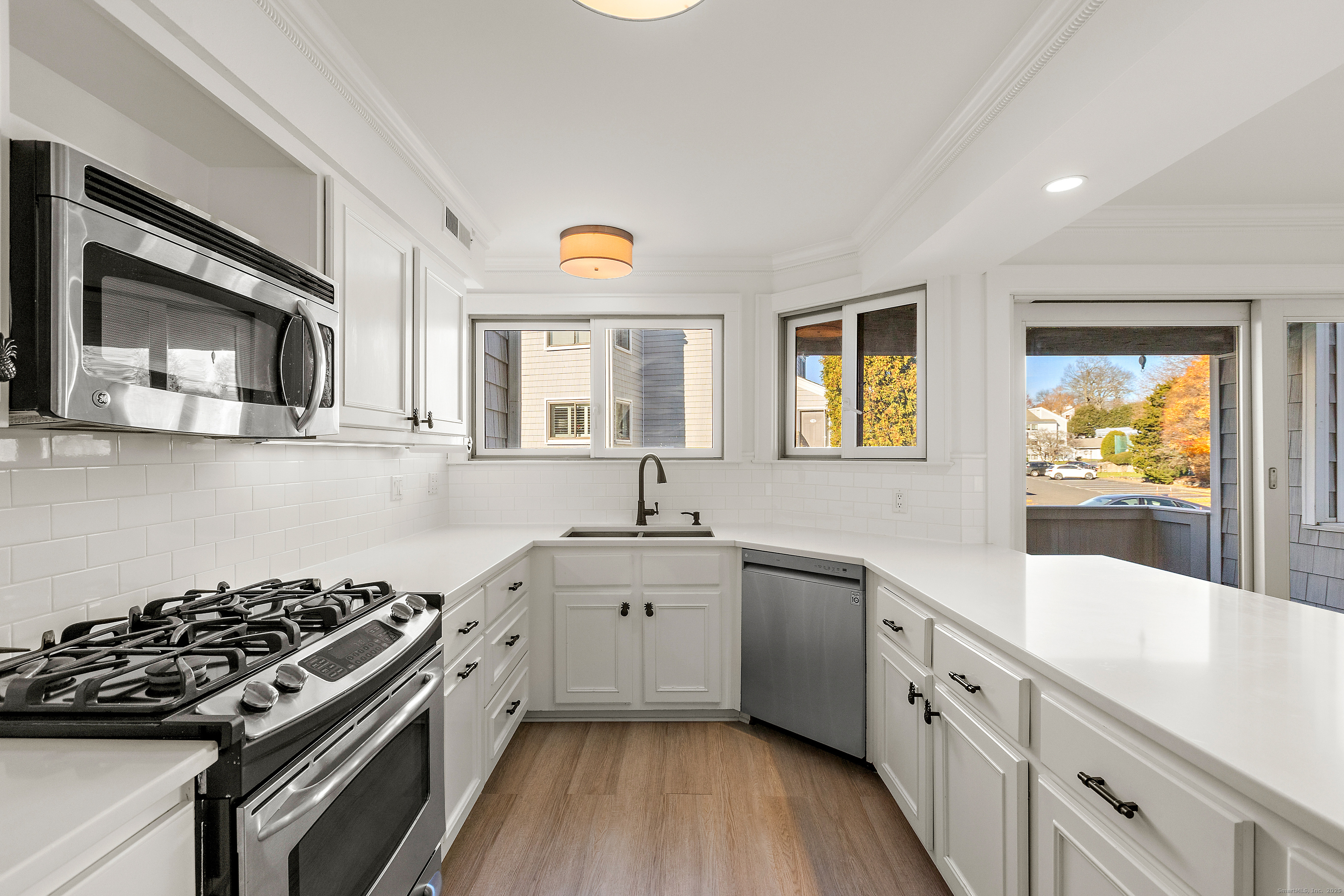 133 Rowayton Woods Drive, Unit 133 Norwalk, CT 06854 - Photo 14 of 40 White quartz countertops & stainless steel appliances