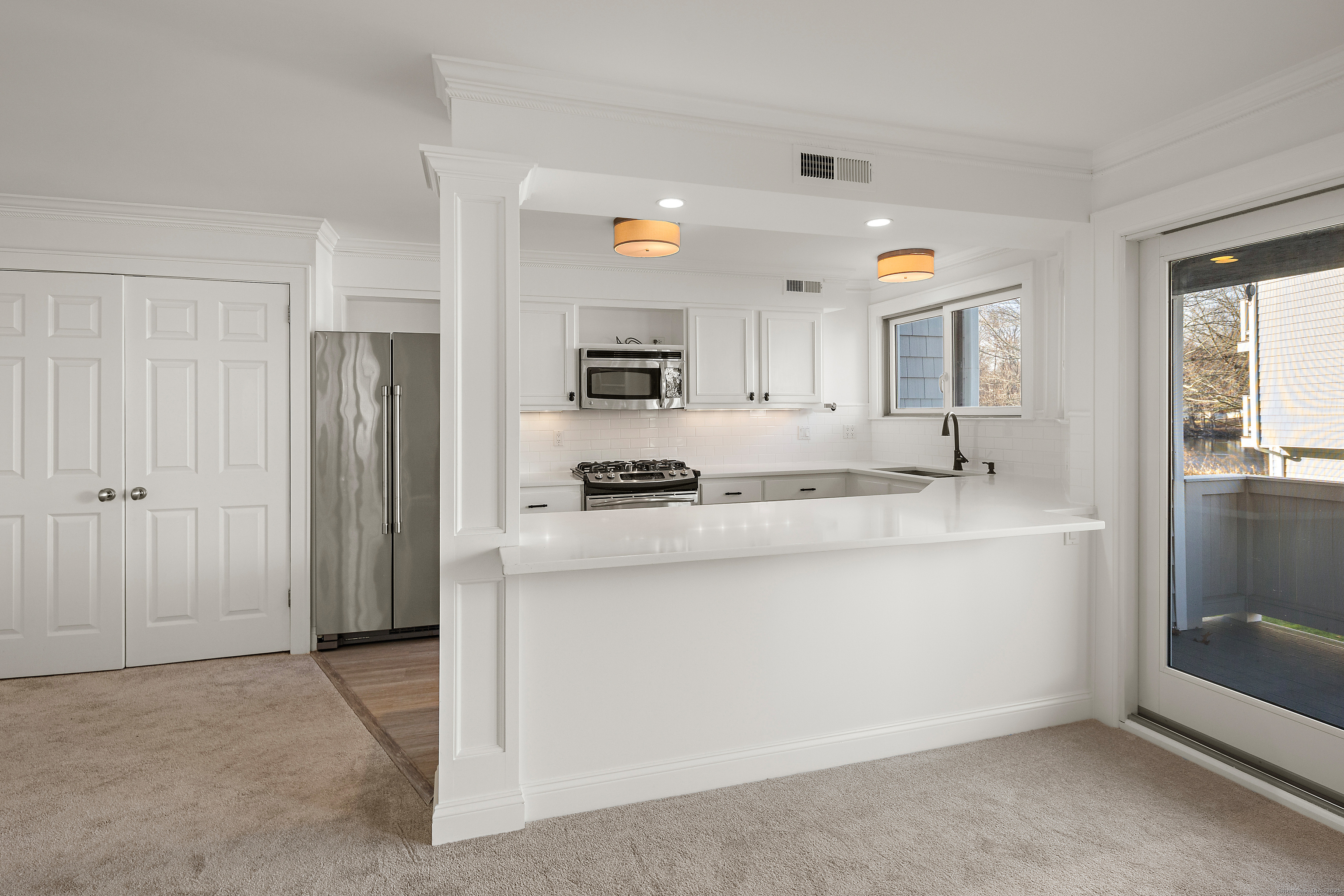 133 Rowayton Woods Drive, Unit 133 Norwalk, CT 06854 - Photo 17 of 40 Breakfast bar overlooking deck