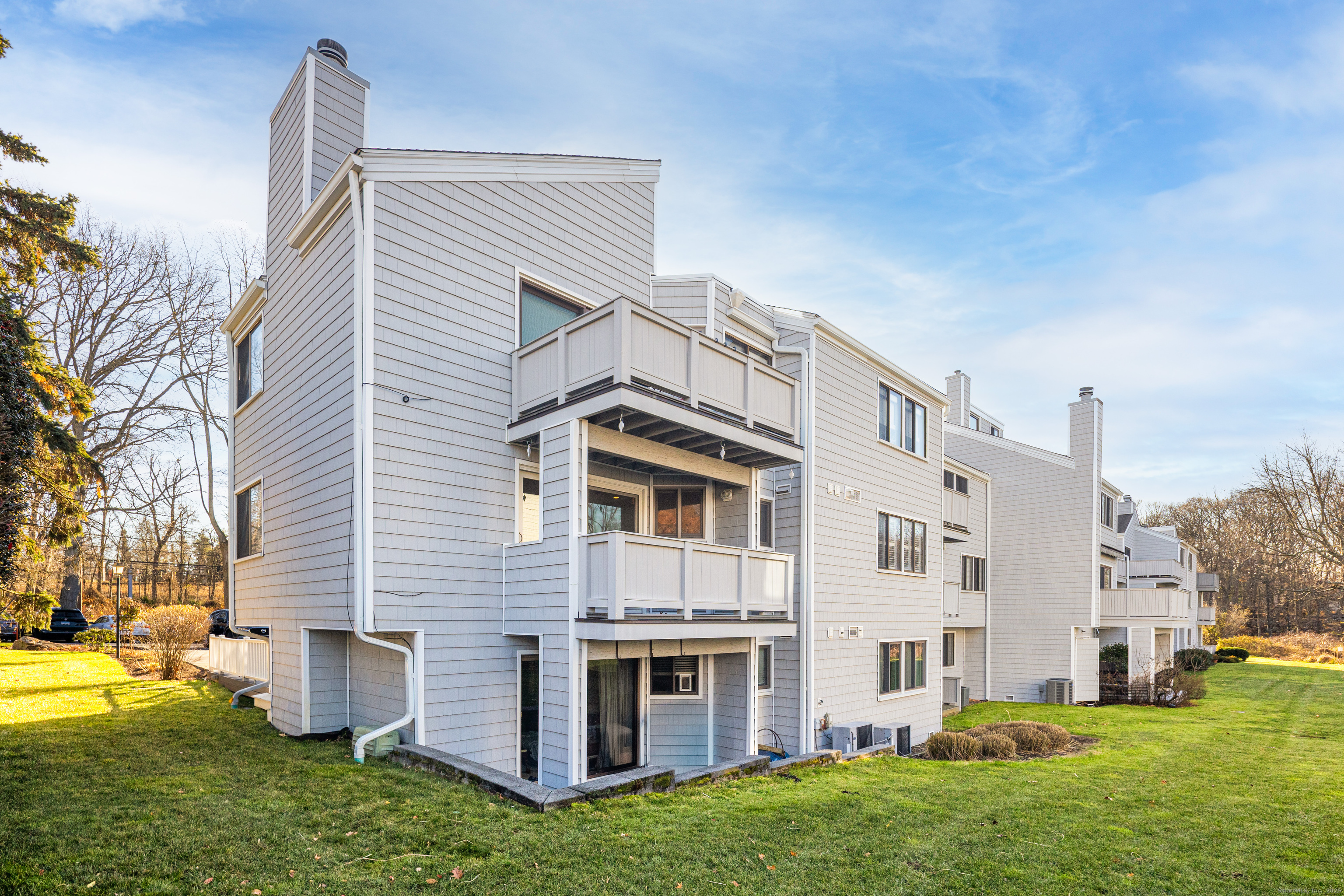 133 Rowayton Woods Drive, Unit 133 Norwalk, CT 06854 - Photo 2 of 40 View from back