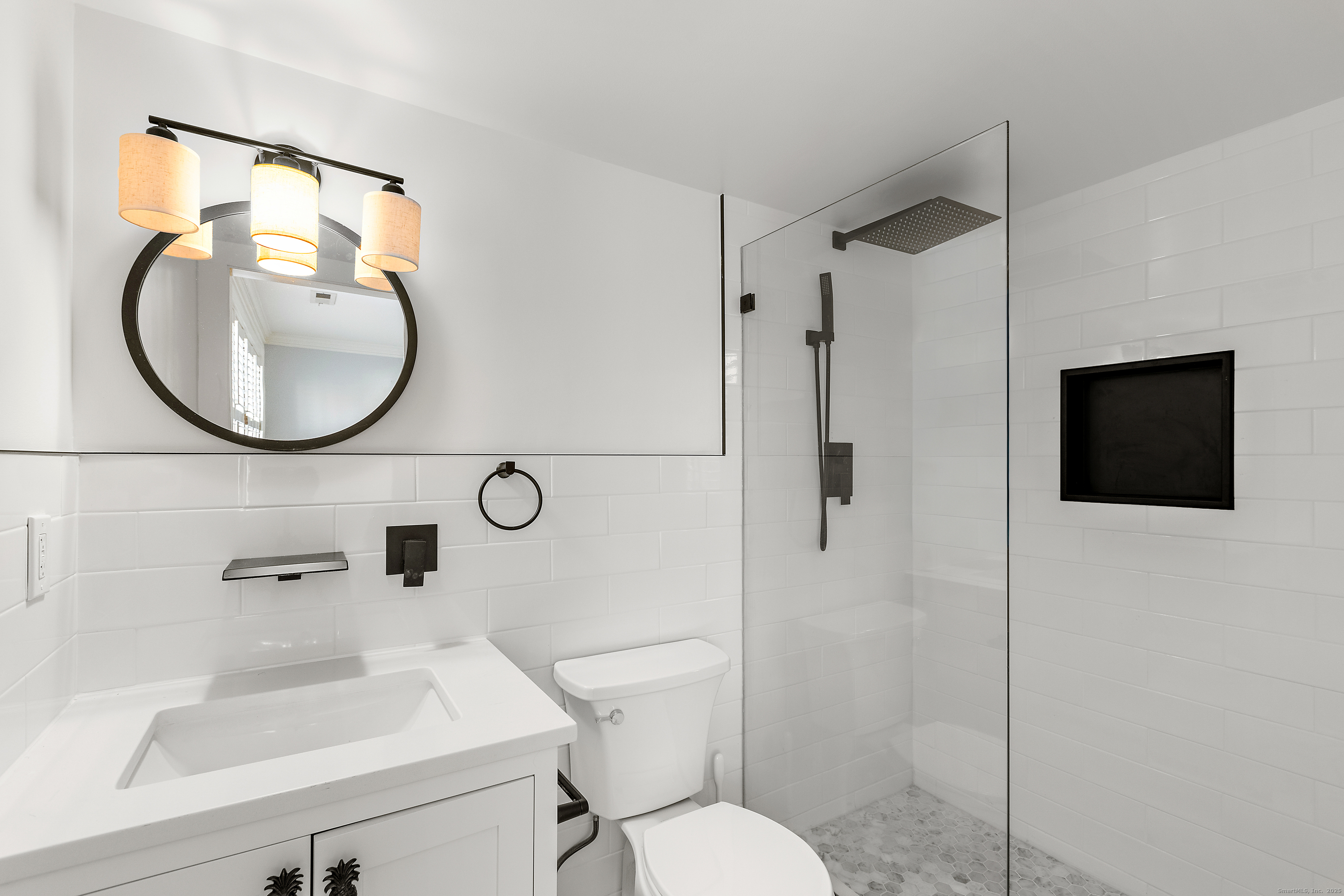 133 Rowayton Woods Drive, Unit 133 Norwalk, CT 06854 - Photo 23 of 40 Primary Bathroom