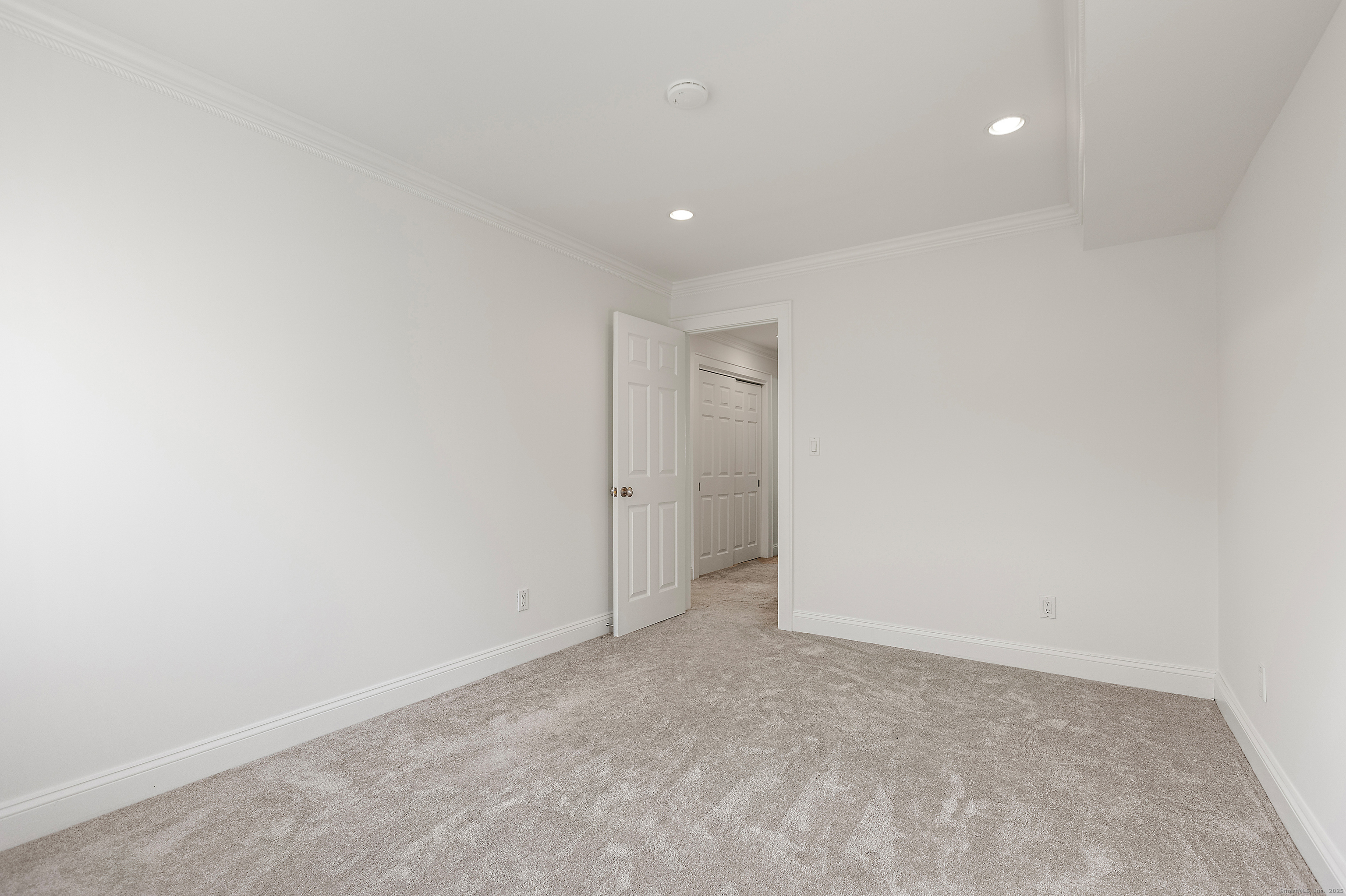 133 Rowayton Woods Drive, Unit 133 Norwalk, CT 06854 - Photo 28 of 40 Bedroom #3