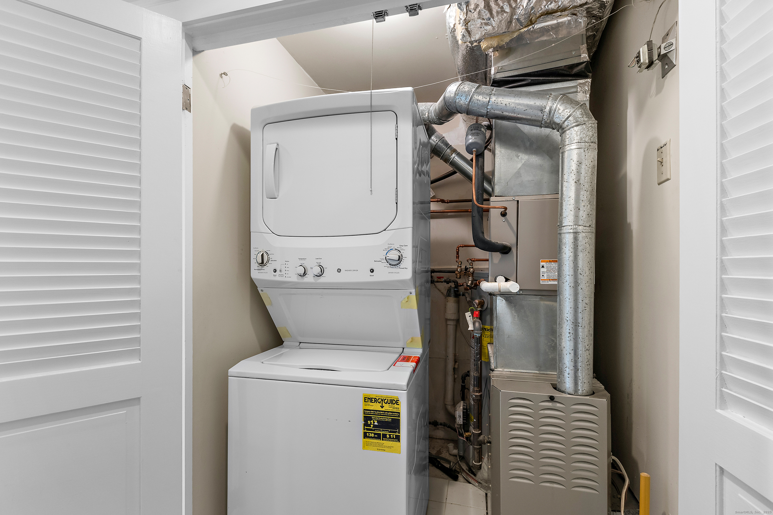 133 Rowayton Woods Drive, Unit 133 Norwalk, CT 06854 - Photo 31 of 40 In-unit Laundry