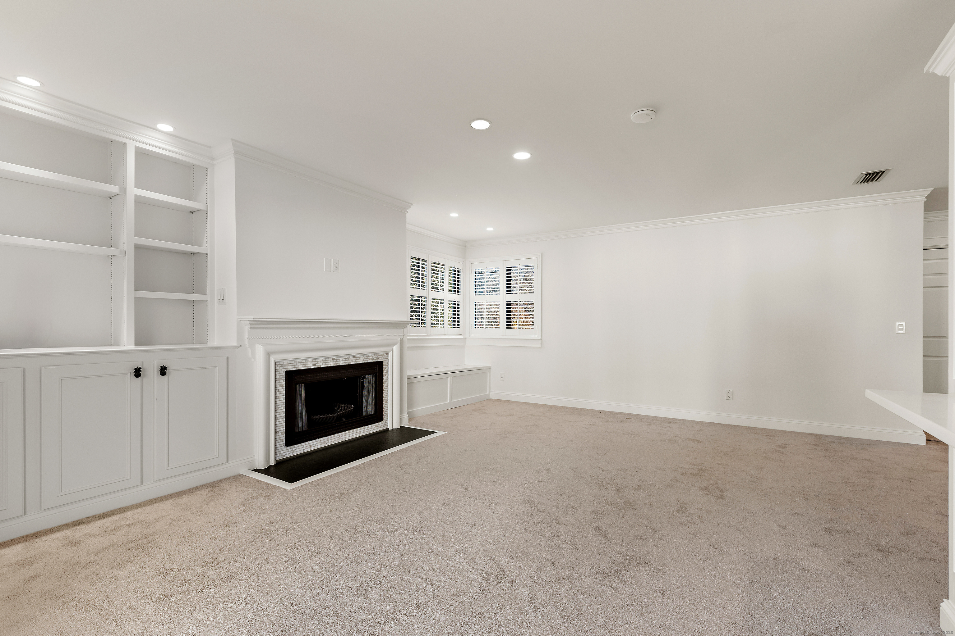 133 Rowayton Woods Drive, Unit 133 Norwalk, CT 06854 - Photo 9 of 40 Dining area