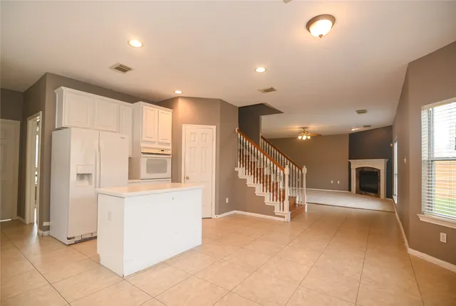 a view of an entryway with livingroom
