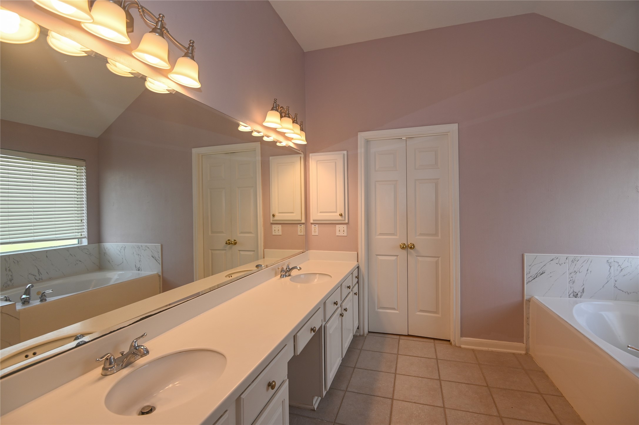 3023 Hidden Mist Court Pearland, TX 77584 - Photo 19 of 24 a spacious bathroom with a tub sink and mirror