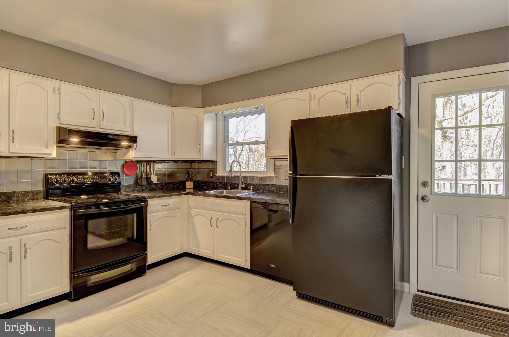 3541 Patuxent Road Huntingtown, MD 20639 - Photo 10 of 30 Kitchen