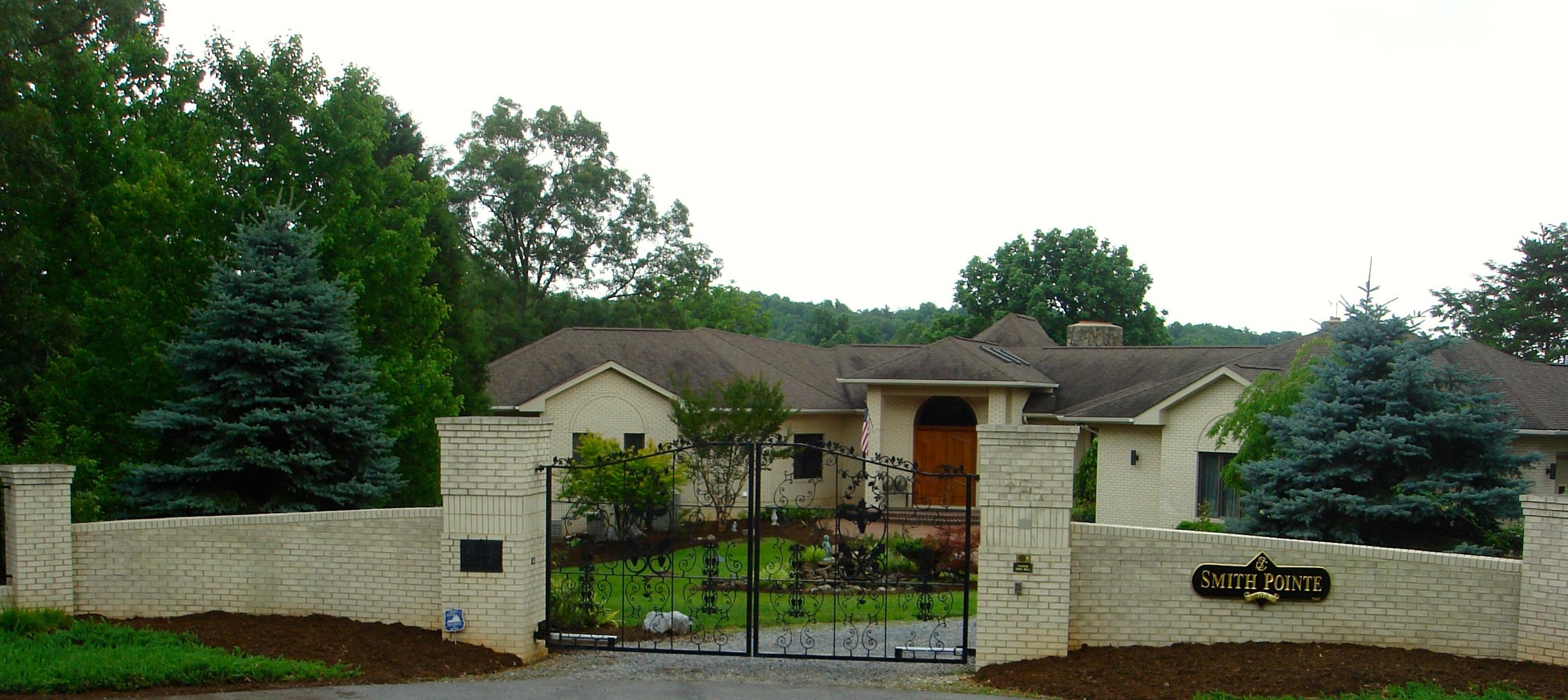 208 Red Oak Road Moneta, VA 24121 - Photo 8 of 88 Front Entrance