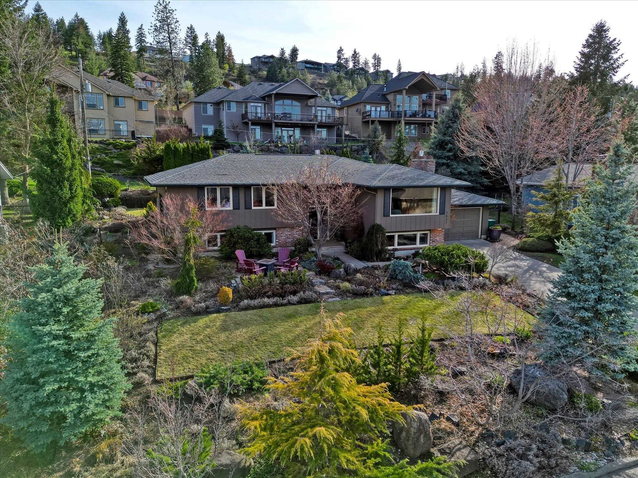 1527 West Toni Rae Drive Spokane, WA 99218 - Photo 1 of 49 Gallery Image 1