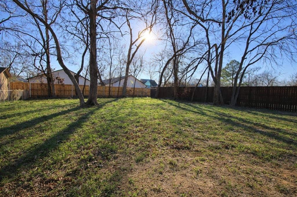 415 West 7th Street Bonham, TX 75418 - Photo 14 of 16 Backyard