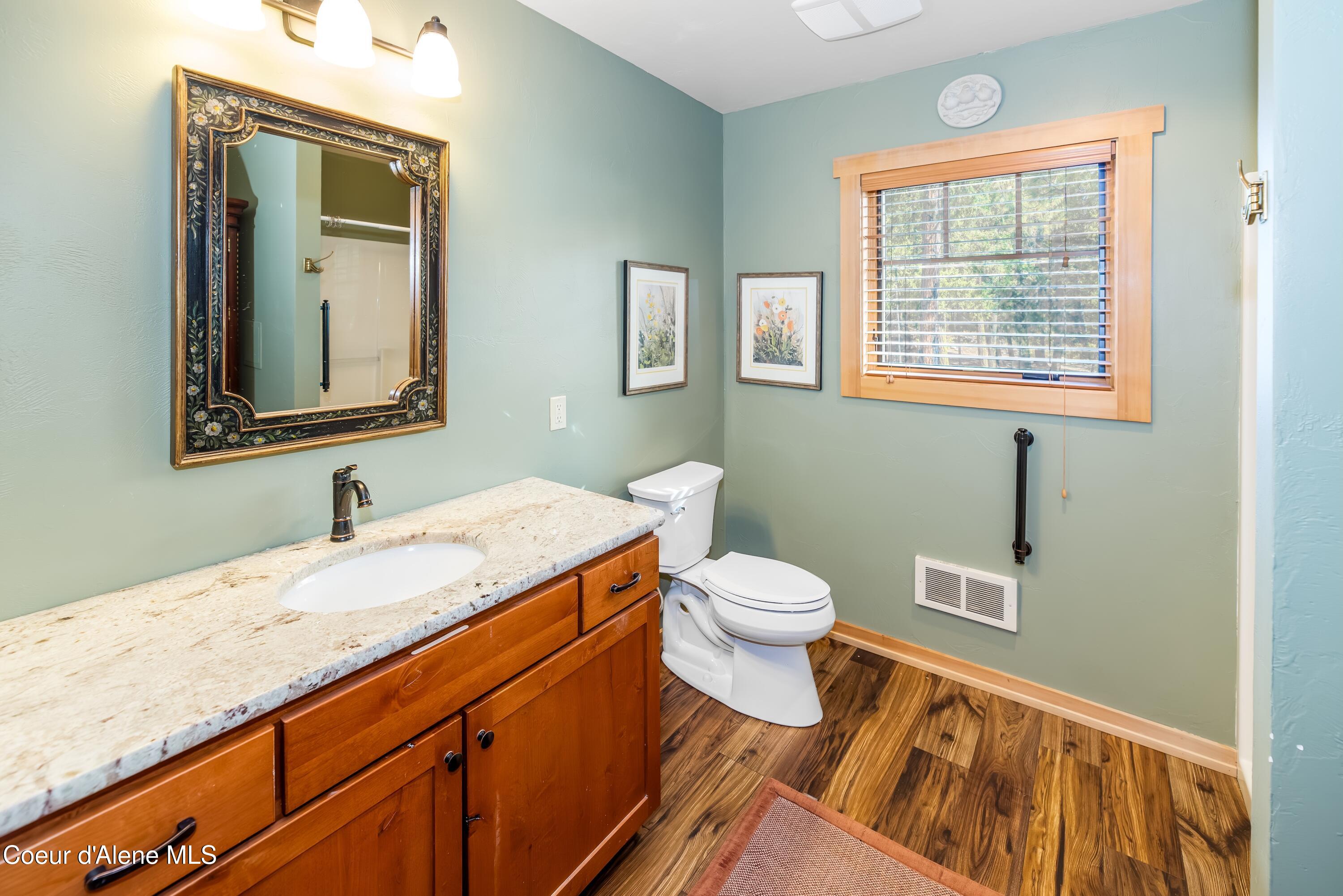 308 Powerline Road Coolin, ID 83821 - Photo 27 of 40 Bathroom