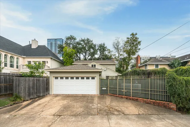 $750,000 | 914 South Shepherd Drive, Houston, TX 77019