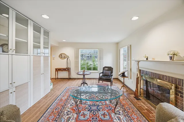 $750,000 | 914 South Shepherd Drive, Houston, TX 77019