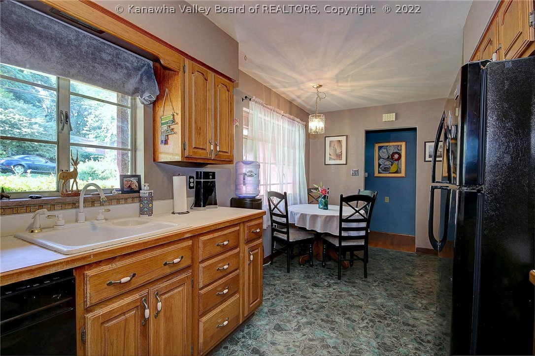 1131 Emerald Road Charleston, WV 25314 - Photo 10 of 40 Gallery Image 10