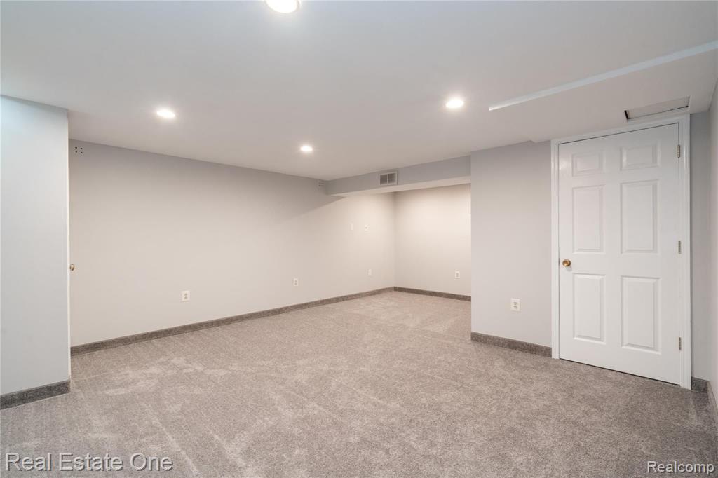 23657 North Rockledge Novi, MI 48375 - Photo 19 of 22