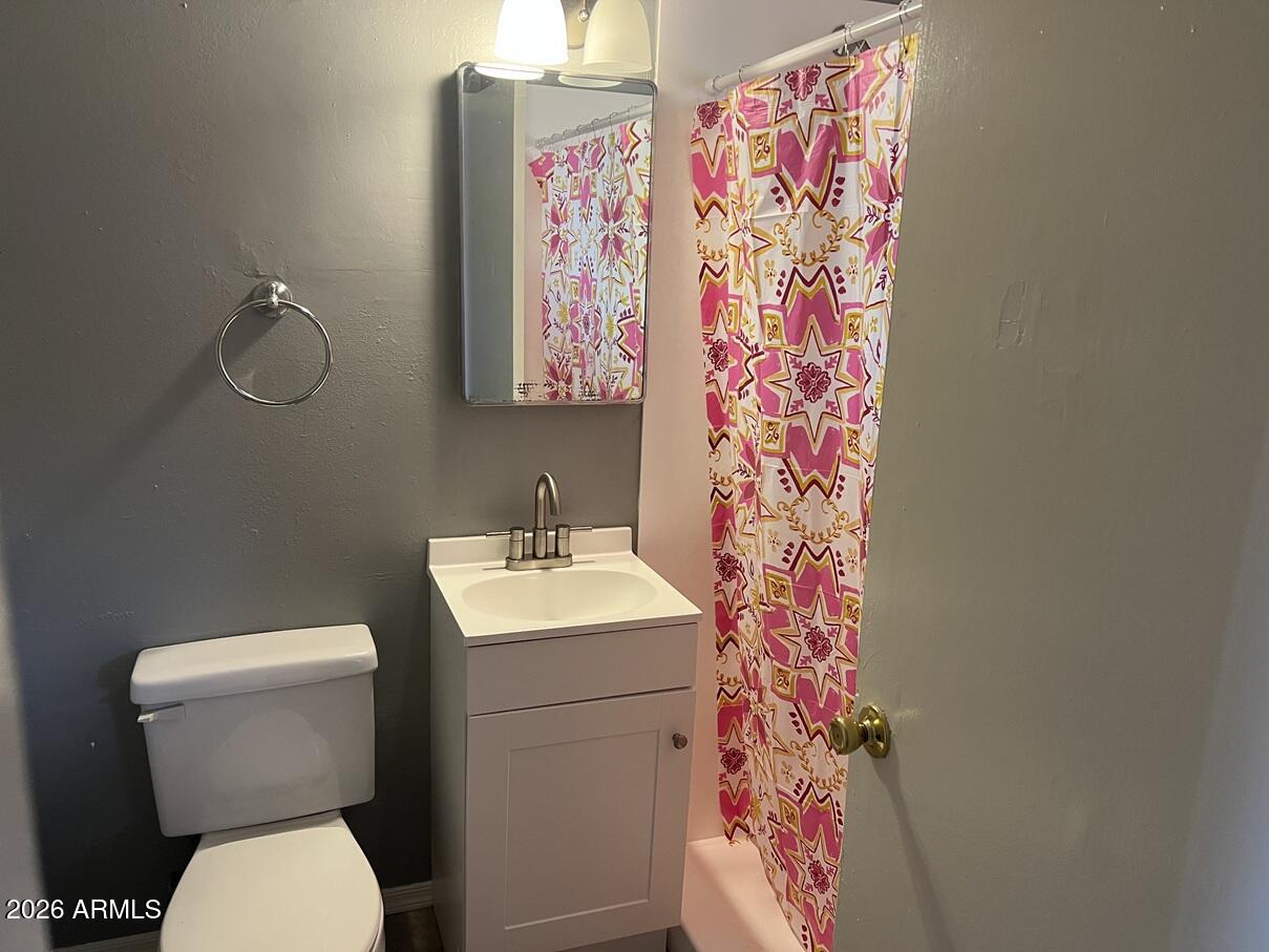 1445 South Kenneth Place, Unit H Tempe, AZ 85281 - Photo 5 of 7 Bathroom