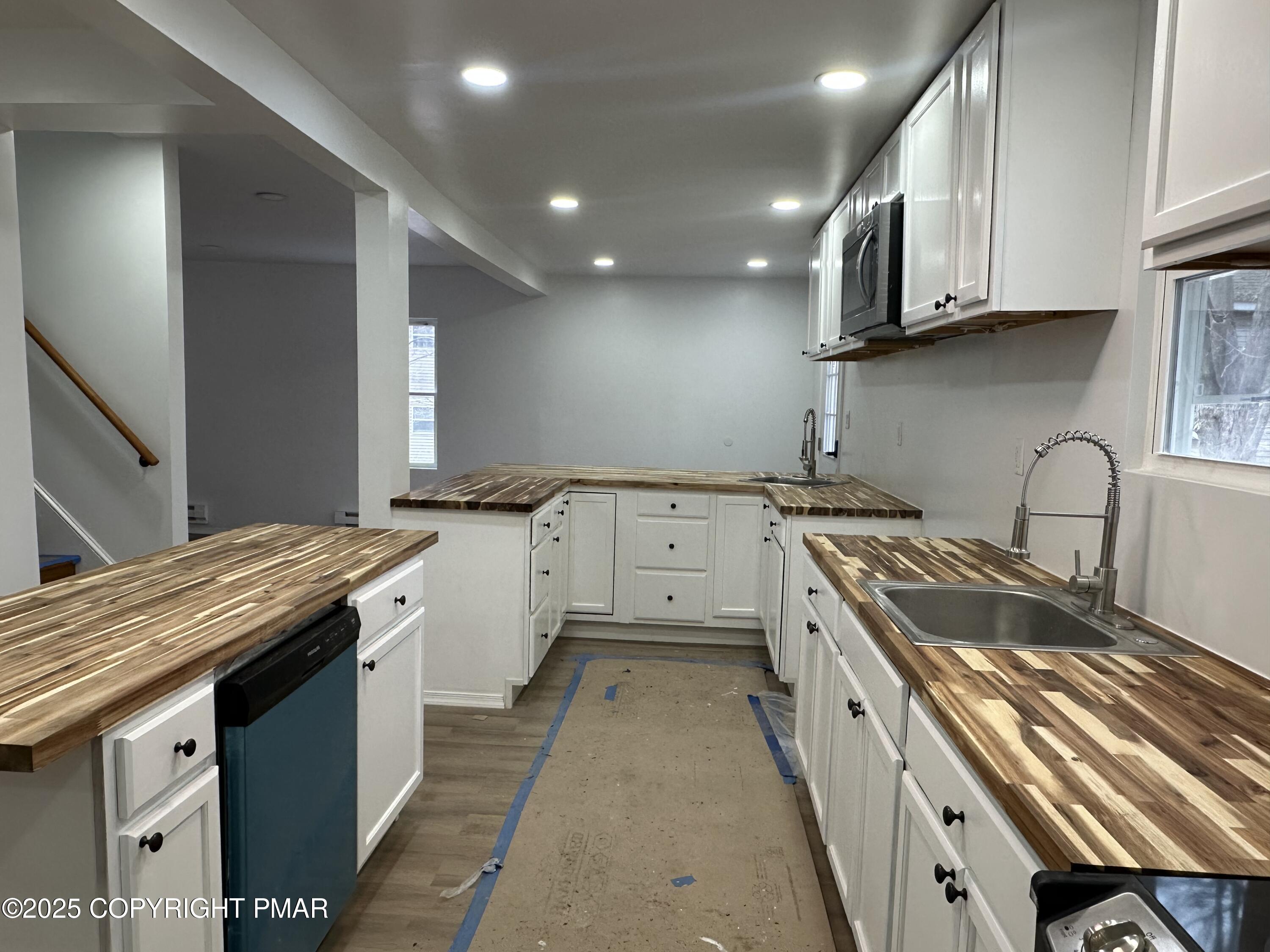 105 Glenmere Road Canadensis, PA 18325 - Photo 10 of 28 a kitchen with granite countertop a sink stove and cabinets