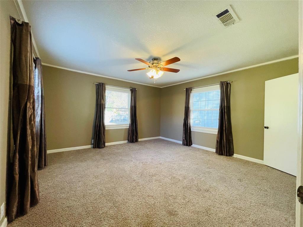 5000 Barbara Road River Oaks, TX 76114 - Photo 8 of 11 an empty room with closet and a ceiling fan
