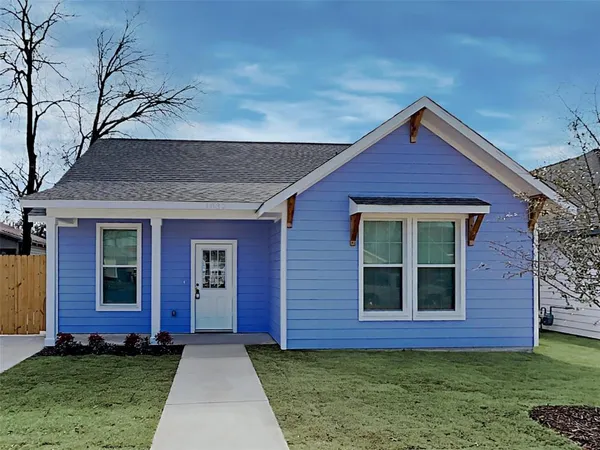 $2,200 | 1032 East Leuda Street, Fort Worth, TX 76104