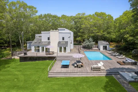 $3,295,000 | 2 Jodys Path, East Hampton, NY 11937