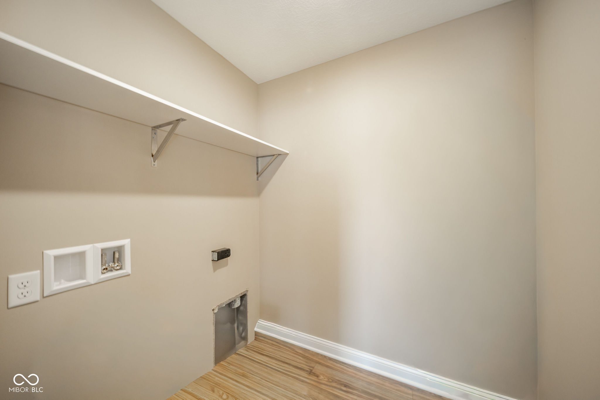 402 Luellen Way New Castle, IN 47362 - Photo 4 of 31