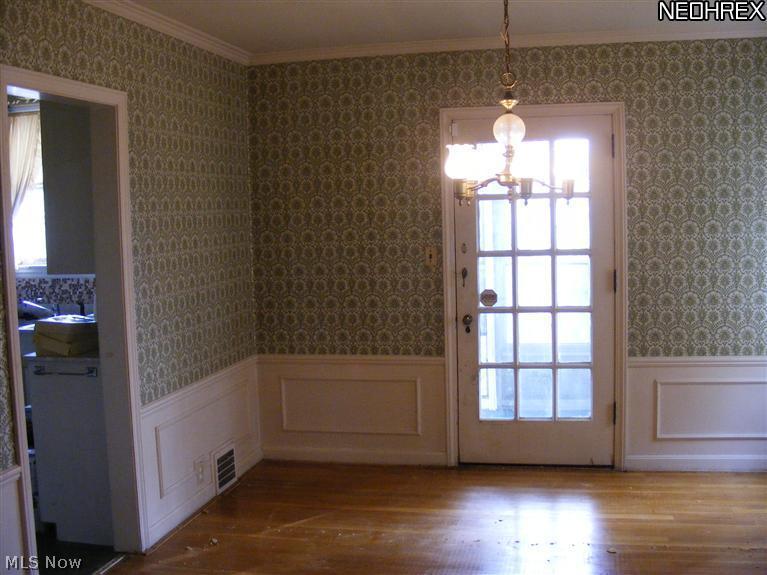 3472 Edison Road Cleveland, OH 44121 - Photo 2 of 5
