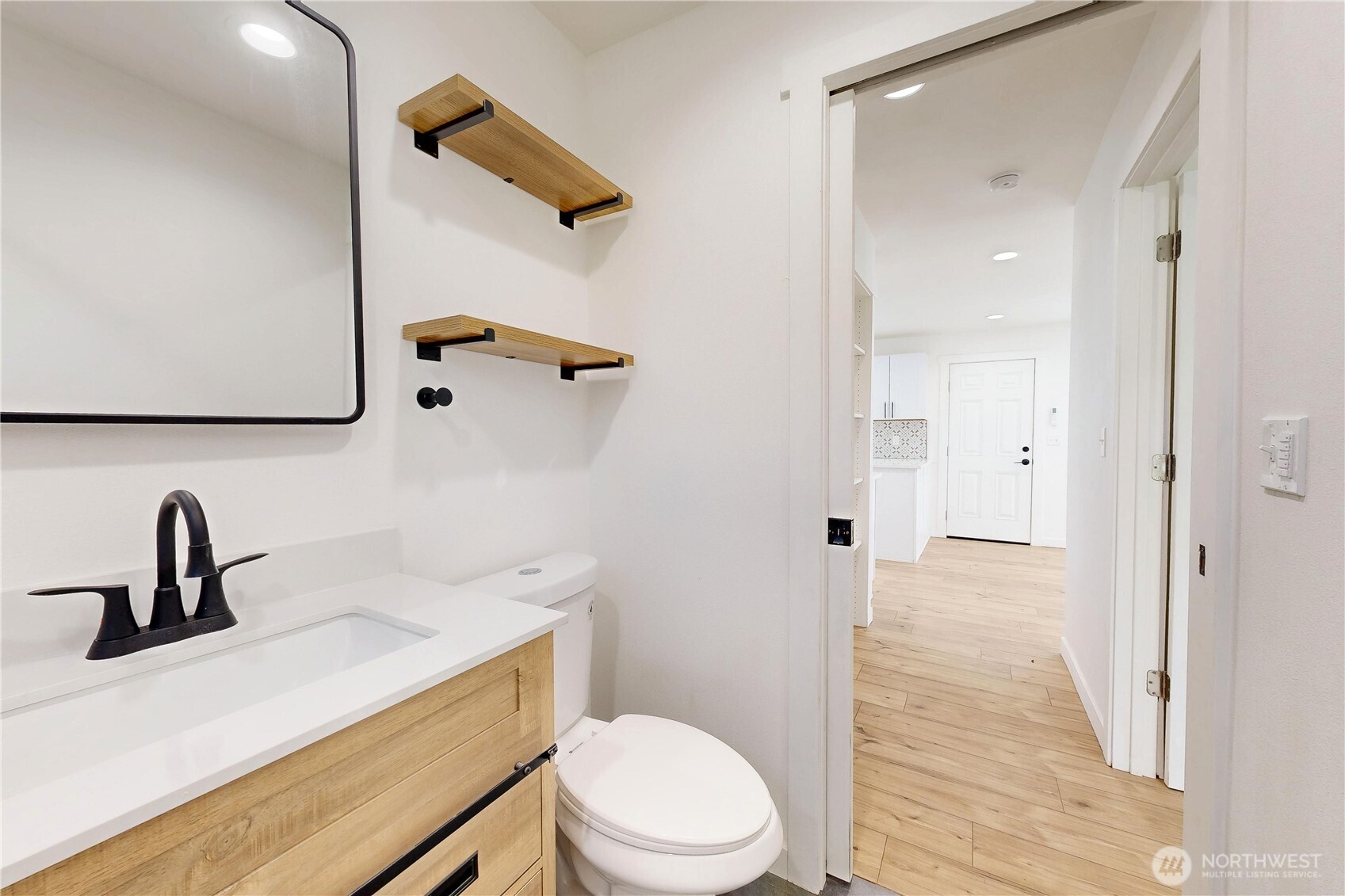 995 Hobson Street Walla Walla, WA 99362 - Photo 15 of 38 a bathroom with a sink a toilet and shower