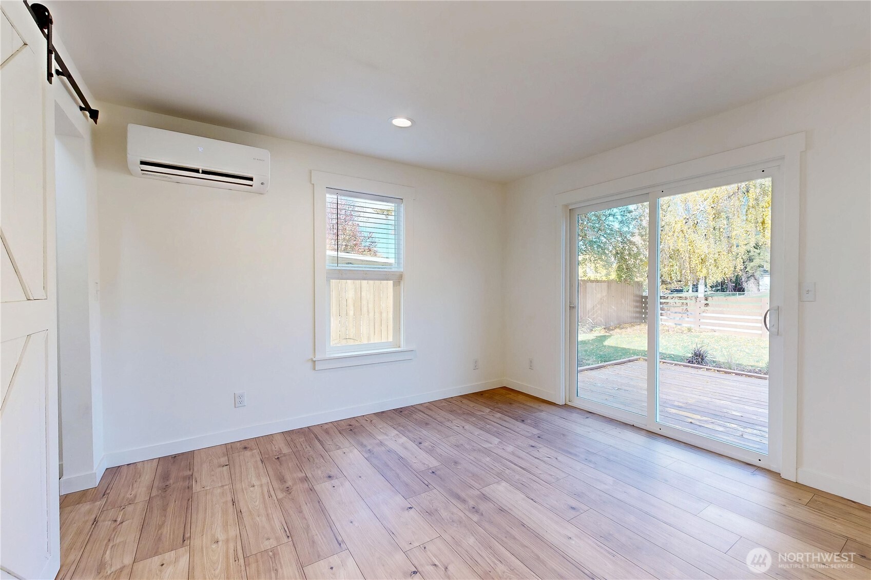 995 Hobson Street Walla Walla, WA 99362 - Photo 19 of 38 a view of wooden floor and windows in a room
