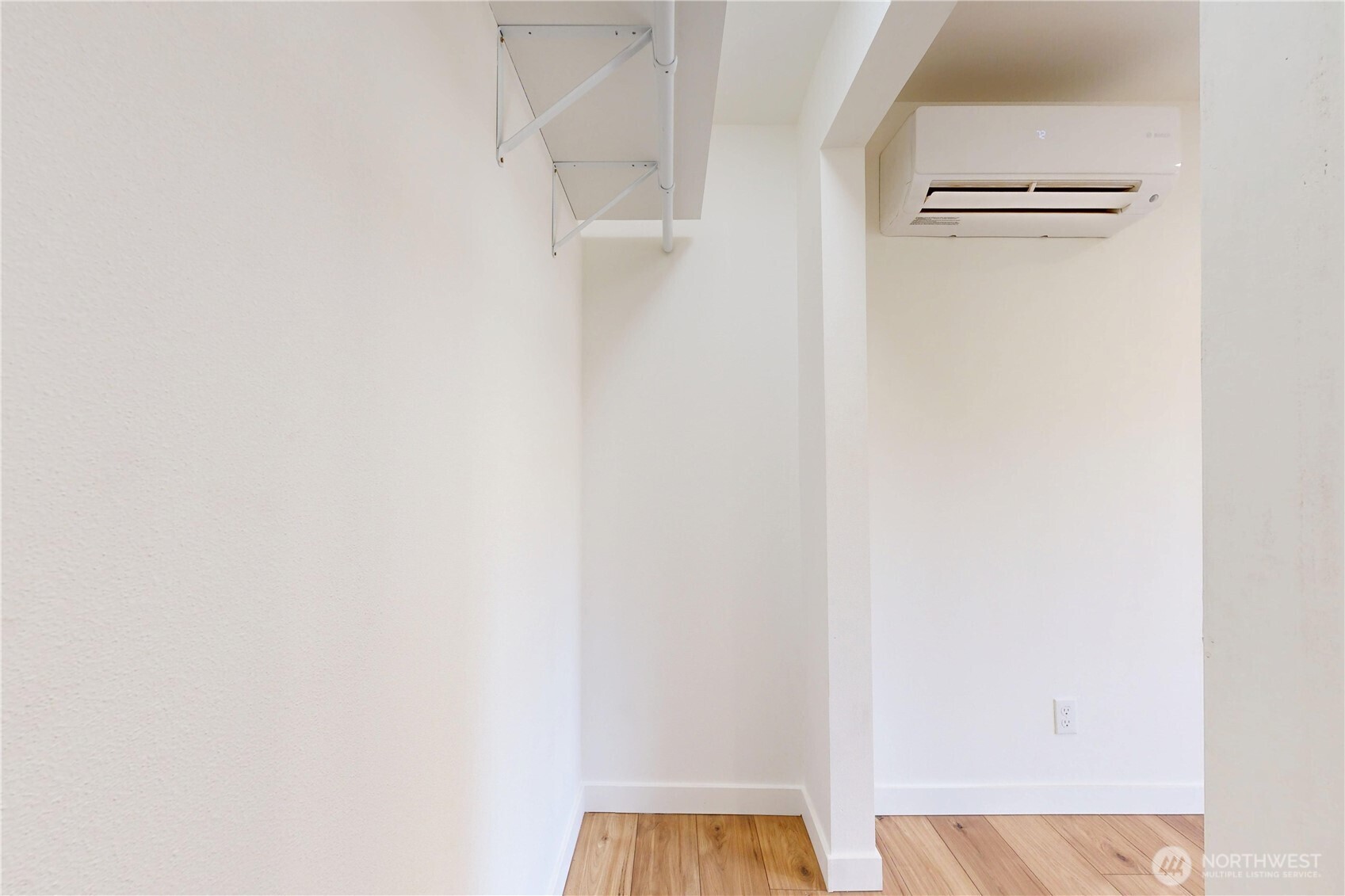 995 Hobson Street Walla Walla, WA 99362 - Photo 21 of 38 a view of walk in closet with empty racks