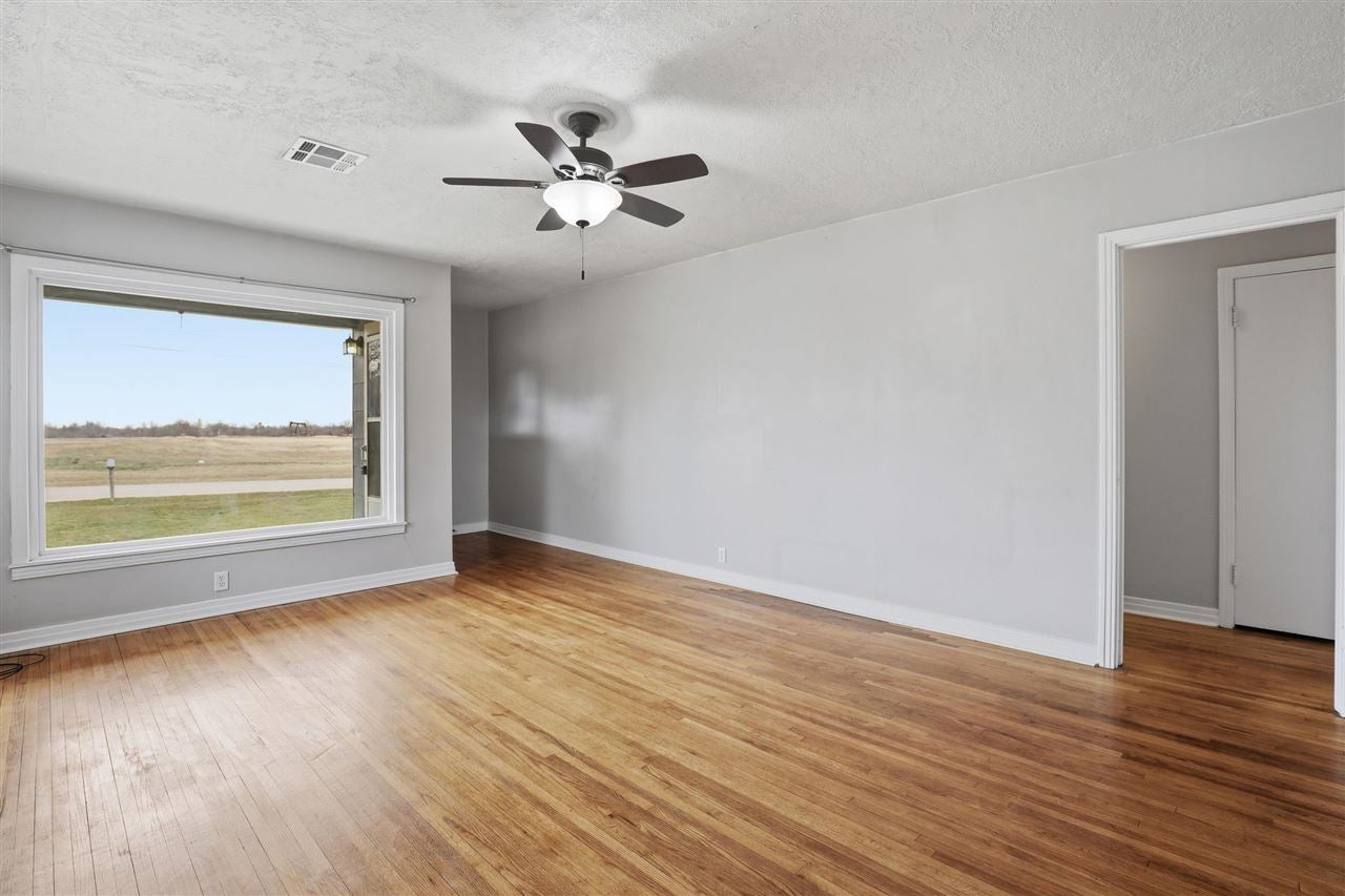 1106 Locust Street Perry, OK 73077 - Photo 11 of 33 Gallery Image 11