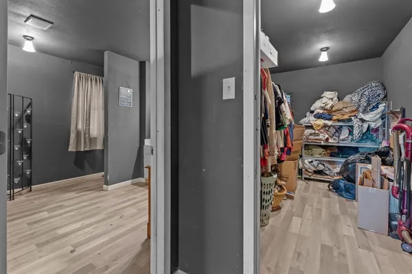 a view of a livingroom with furniture and a ceiling fan