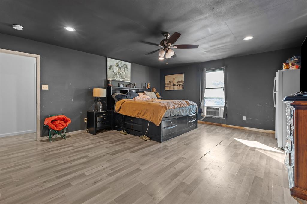 9201 Farmers Road White Settlement, TX 76108 - Photo 22 of 35 a spacious bedroom with a bed and a tv