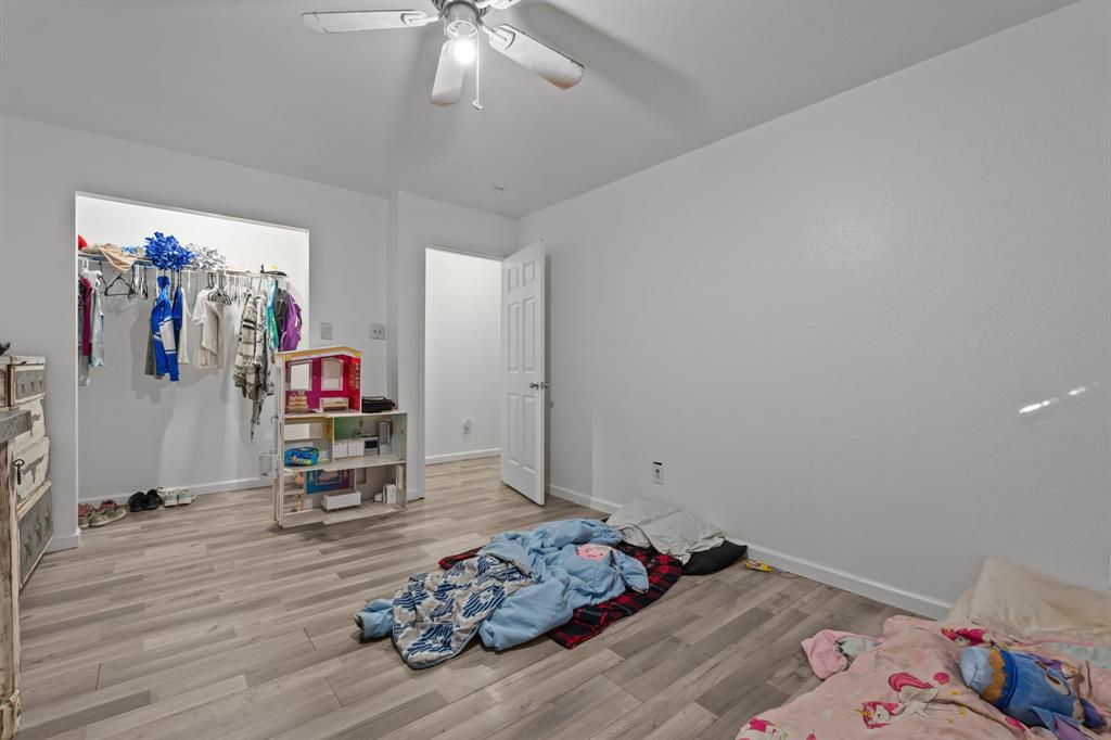 9201 Farmers Road White Settlement, TX 76108 - Photo 30 of 35 a bedroom with a bed and a window