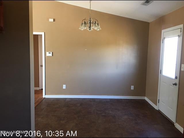 171 Foy Lockamy Road Jacksonville, NC 28540 - Photo 2 of 10 Dining Room 1