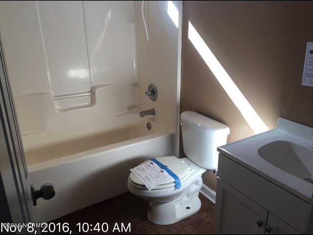 171 Foy Lockamy Road Jacksonville, NC 28540 - Photo 8 of 10 Bathroom 2