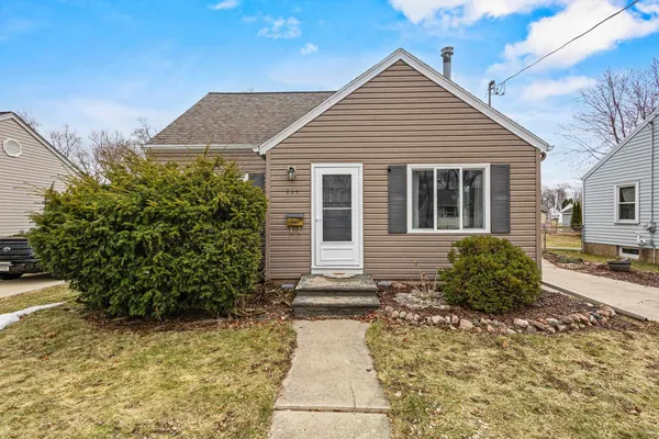 $219,900 | 825 15th Avenue, Green Bay, WI 54304