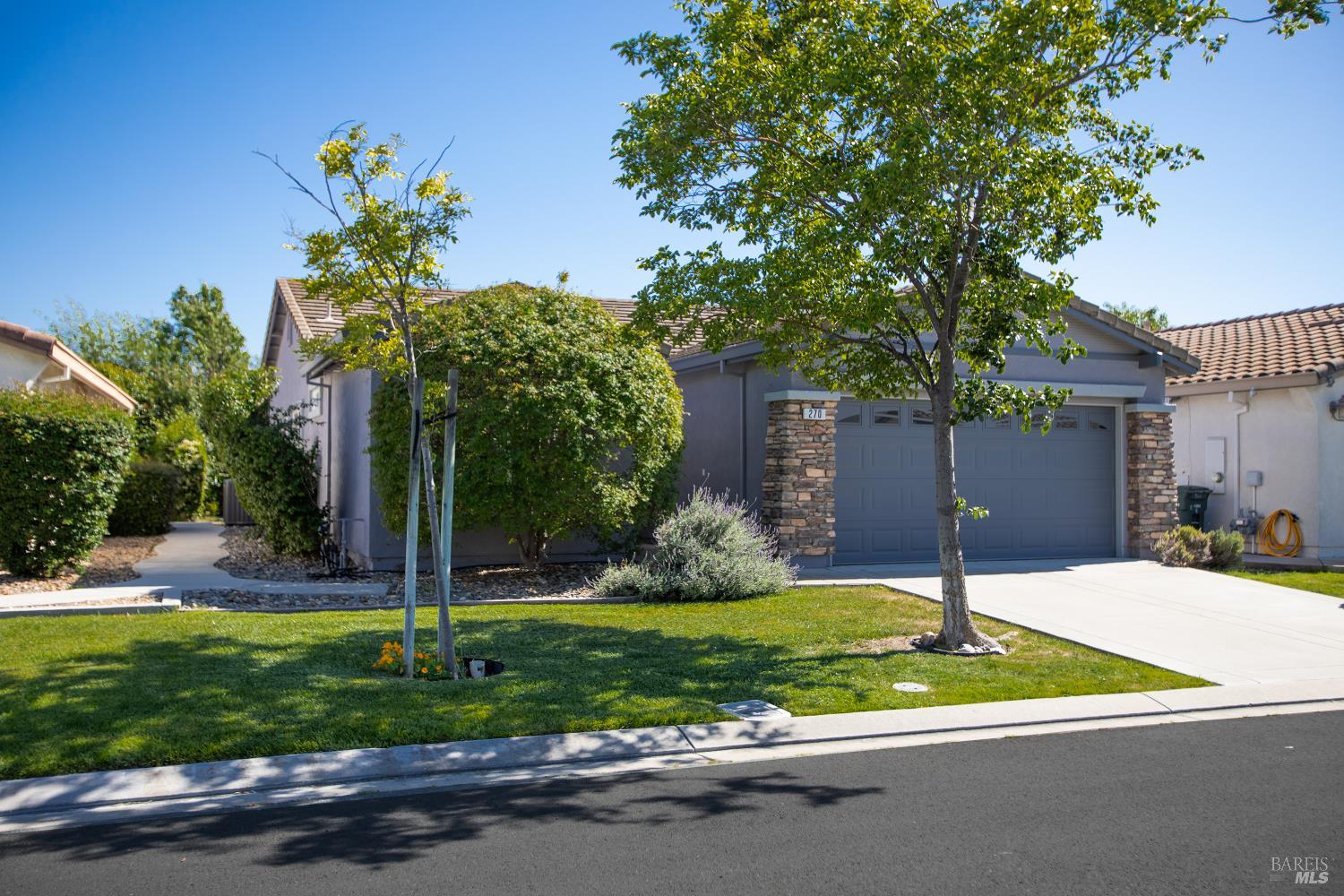 270 Foxwood Lane Rio Vista, CA 94571 - Photo 2 of 31 a front view of a house with garden