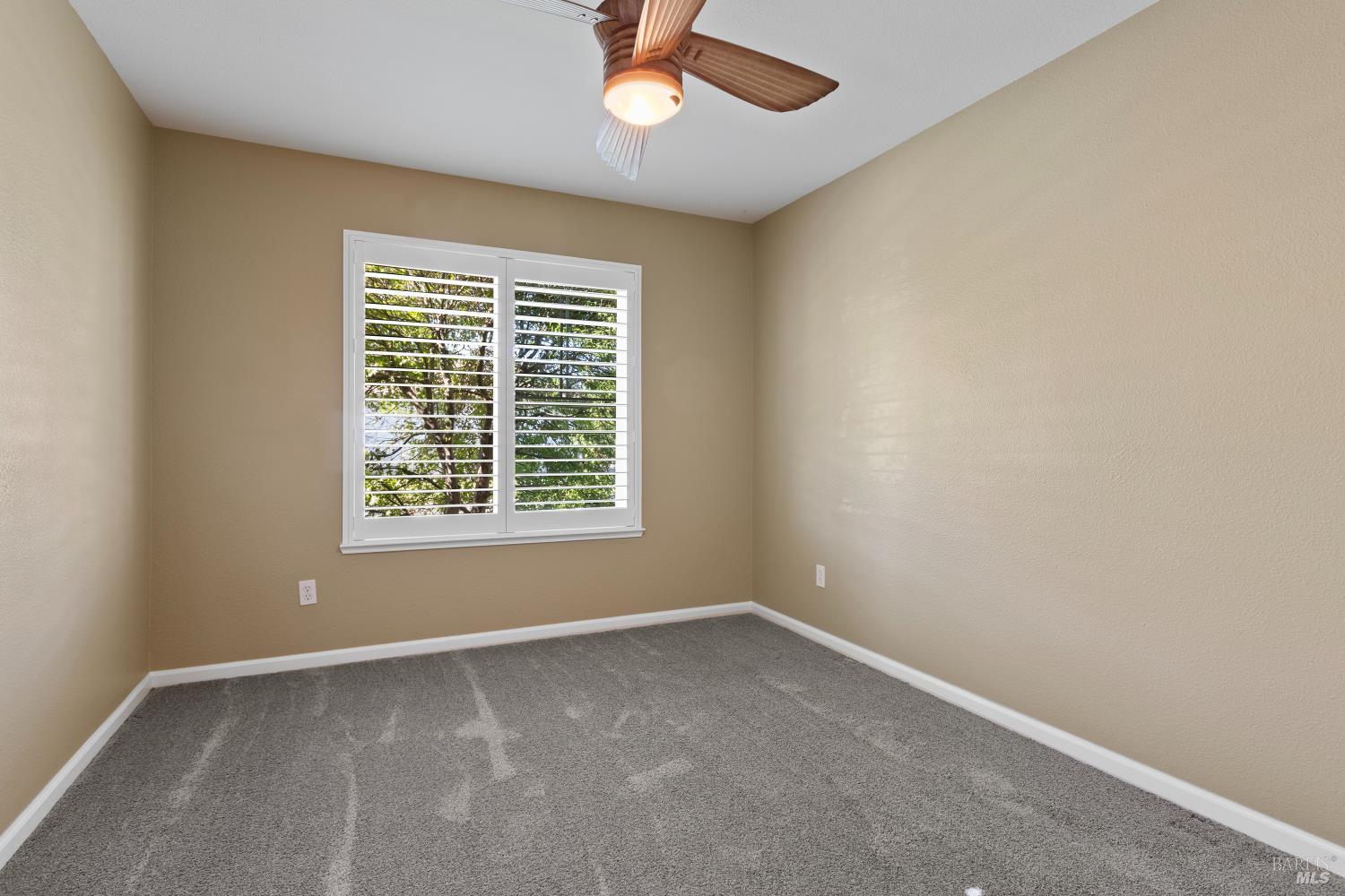 270 Foxwood Lane Rio Vista, CA 94571 - Photo 29 of 31 an empty room with a window