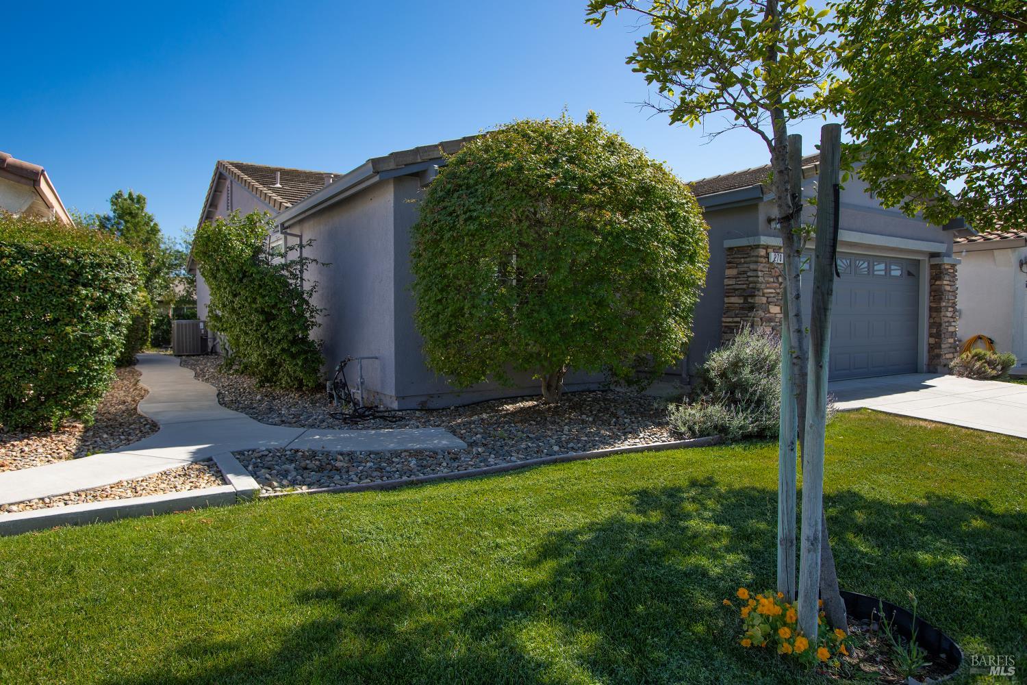 270 Foxwood Lane Rio Vista, CA 94571 - Photo 4 of 31 a view of a backyard with garden