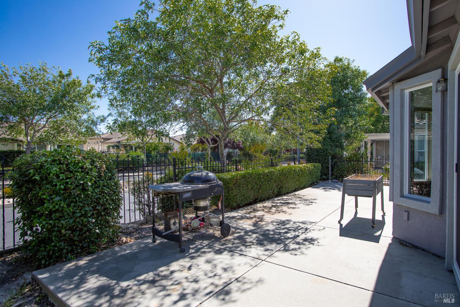 270 Foxwood Lane Rio Vista, CA 94571 - Photo 5 of 31 a view of a table and chairs in backyard of the house