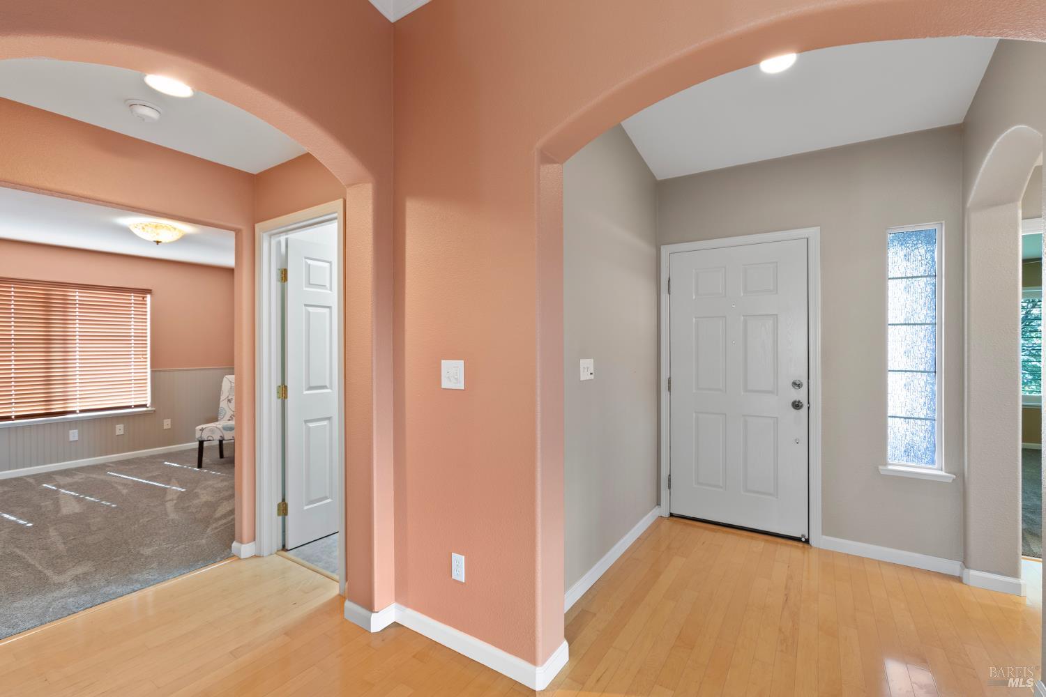 270 Foxwood Lane Rio Vista, CA 94571 - Photo 8 of 31 a view of a livingroom with a hallway
