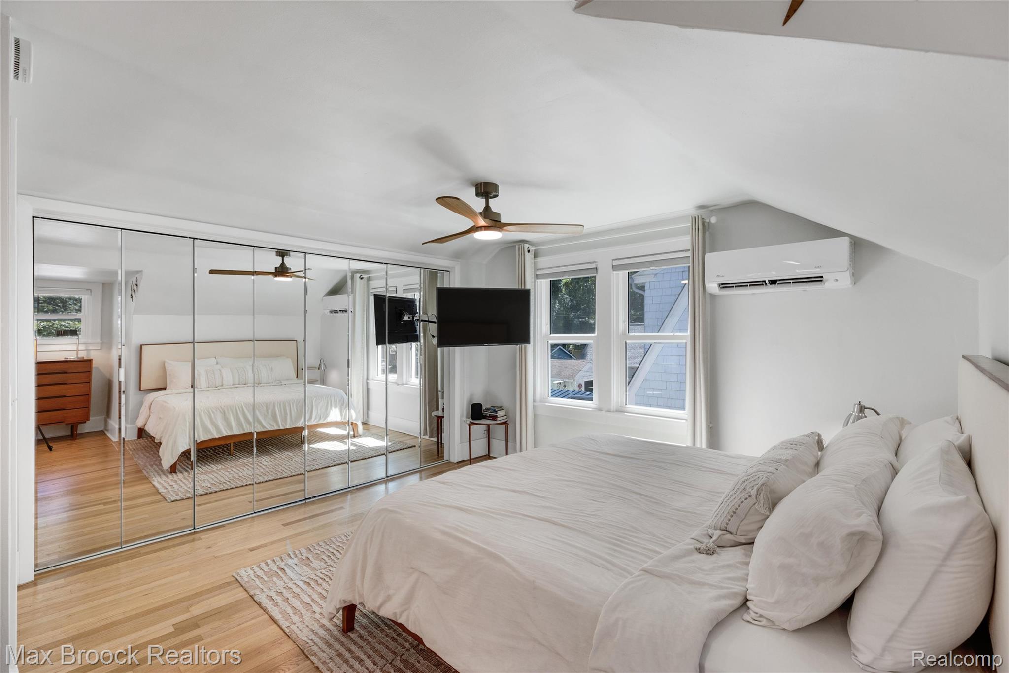 44 Kensington Boulevard Pleasant Ridge, MI 48069 - Photo 24 of 45 Upper Level Primary Bedroom