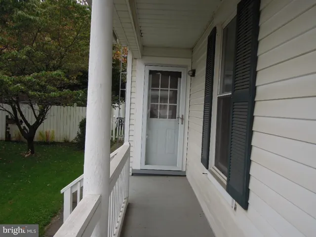 a view of an entryway of the house
