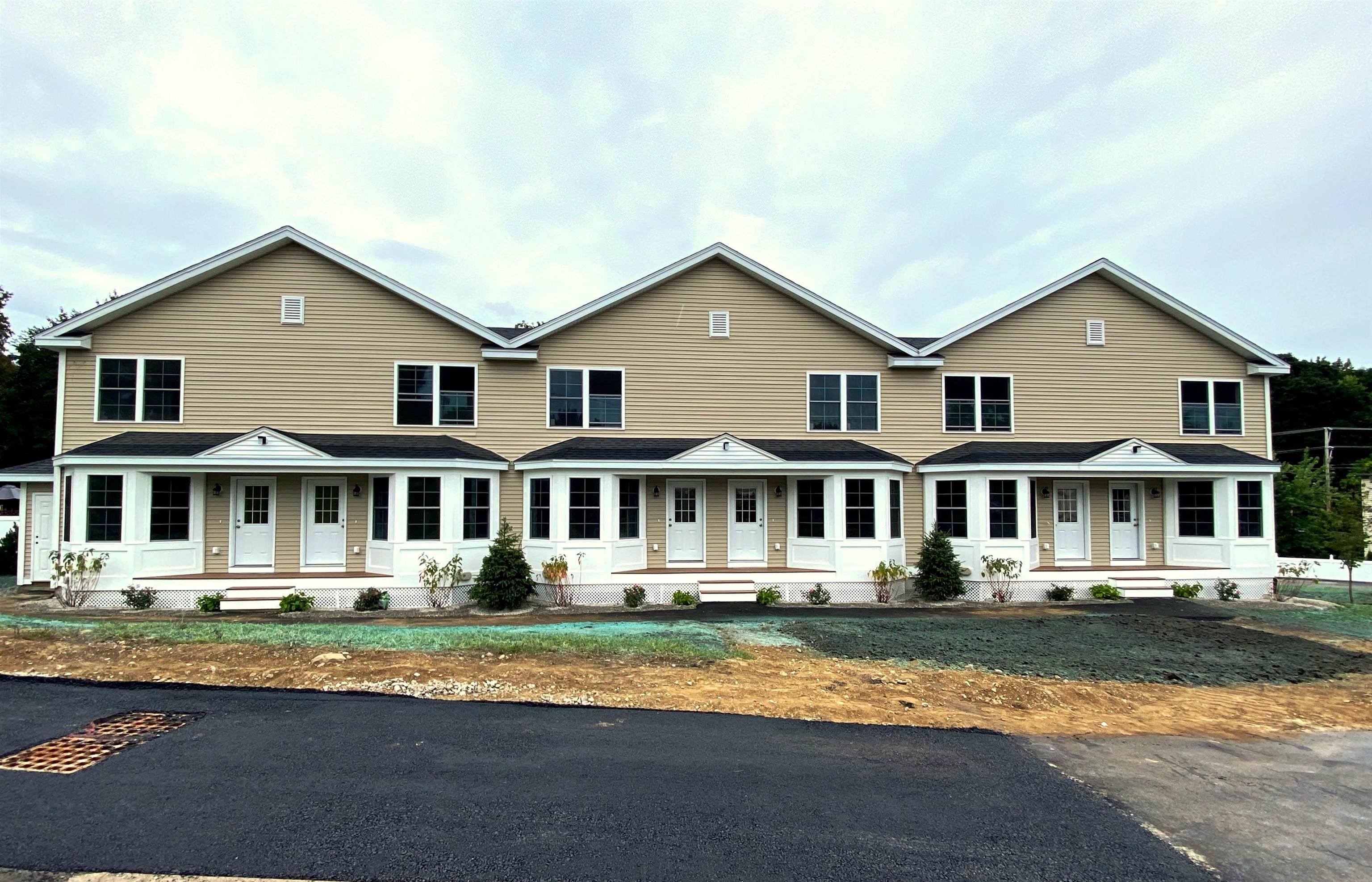 18 Maple Street, Unit 6 Derry, NH 03038 - Photo 1 of 24 Gallery Image 1