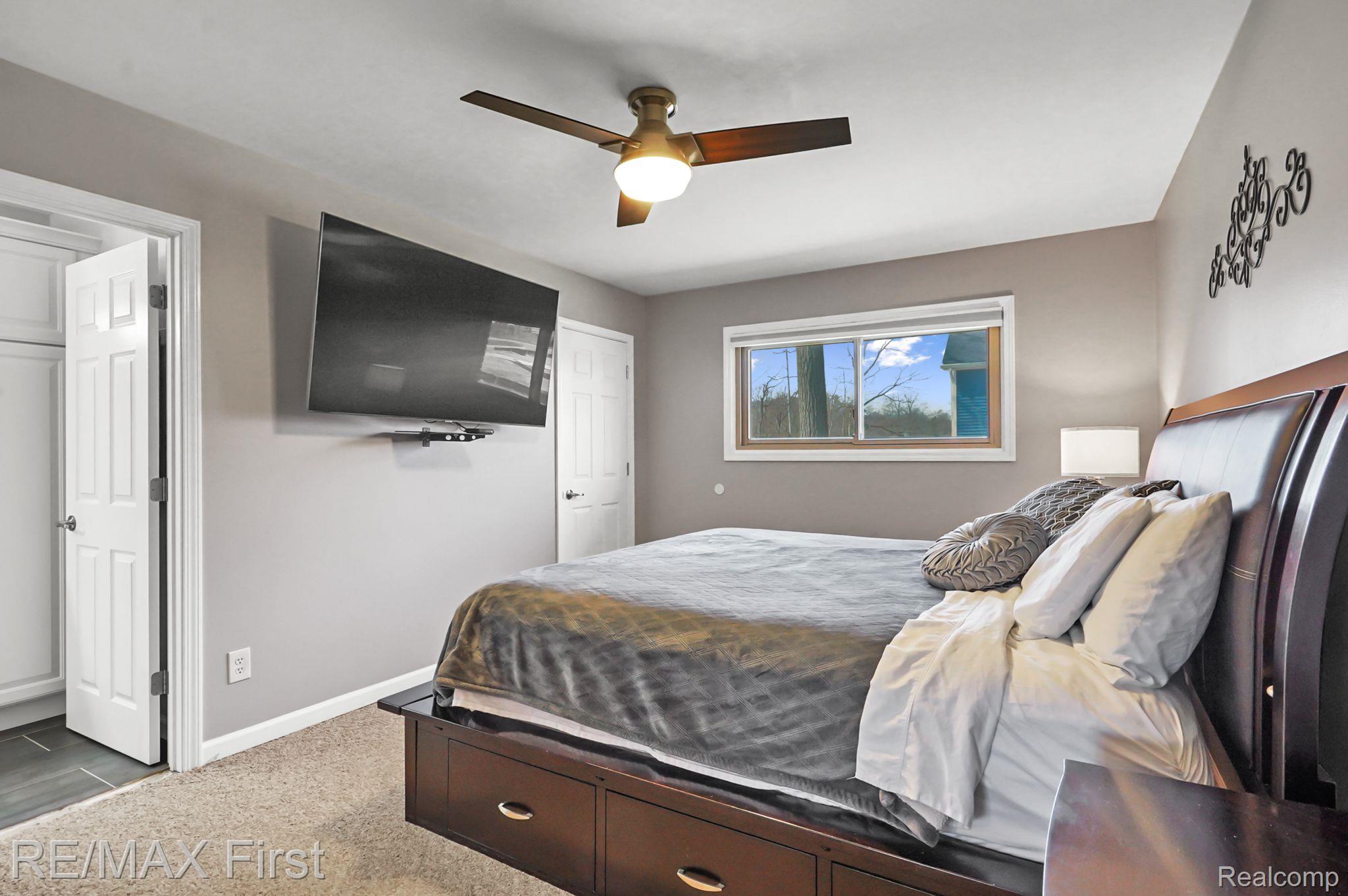 215 Stark Road Rochester, MI 48307 - Photo 18 of 32 PRIMARY SUITE