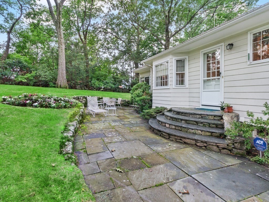 10 Plymouth Road Winchester, MA 01890 - Photo 19 of 20 Gallery Image 19
