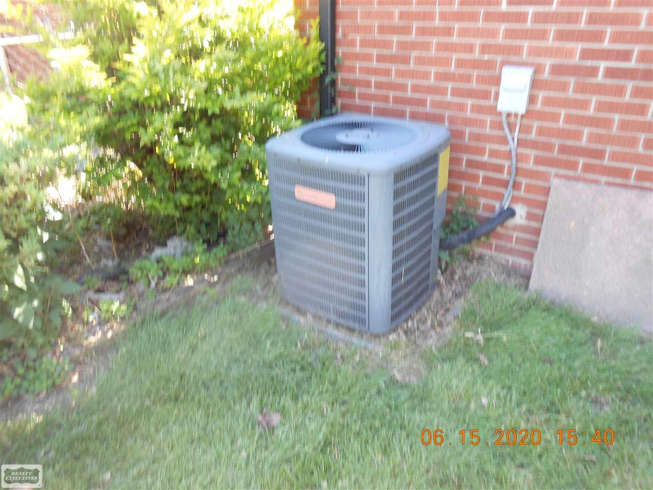 32346 Kelly Road Roseville, MI 48066 - Photo 14 of 15 50014555-13.JPG