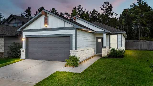 a view of a back yard of the house