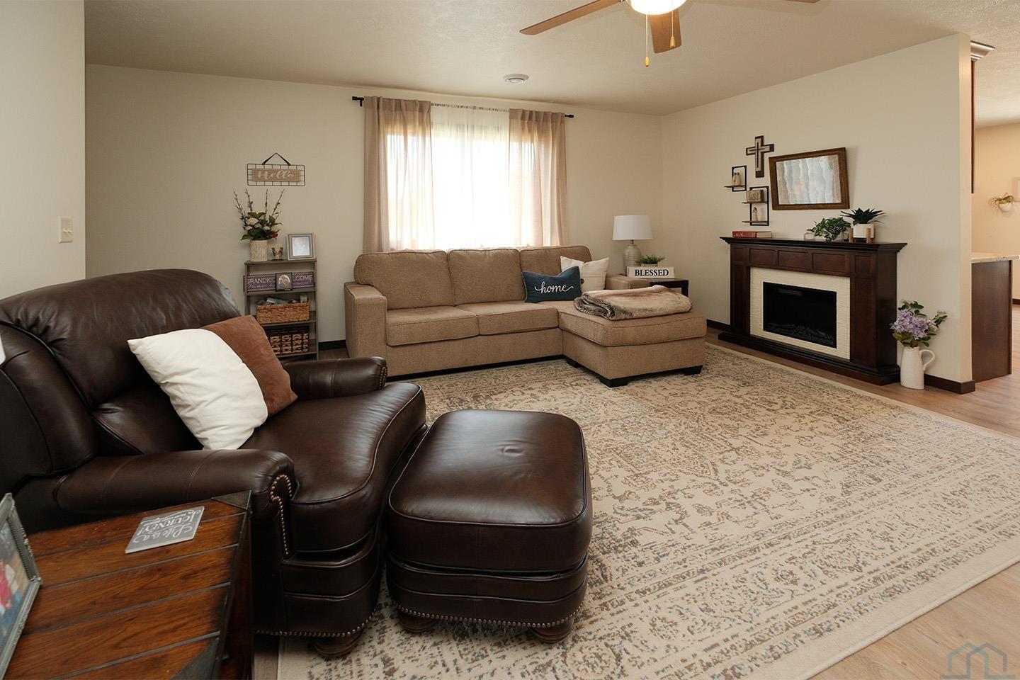 2109 Walnut Street Hull, IA 51239 - Photo 11 of 27 Gallery Image 11
