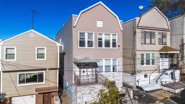 $2,950 | 46 Spruce Street, Unit 2, Jersey City, NJ 07306